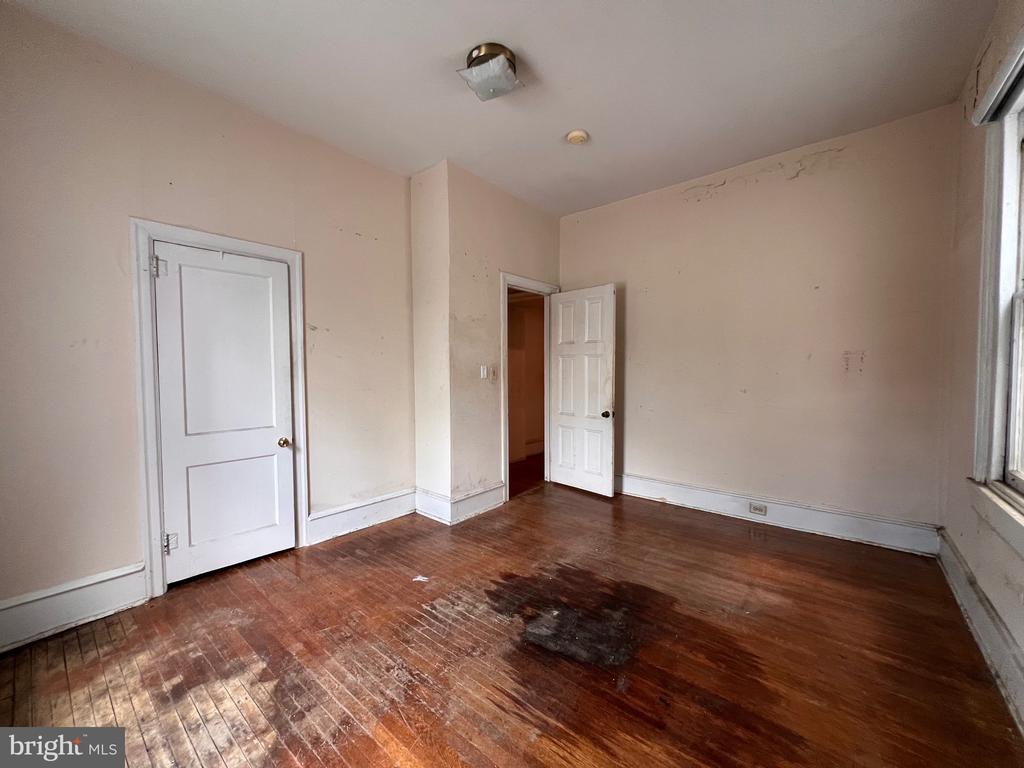 192 N LANSDOWNE AVENUE #B1