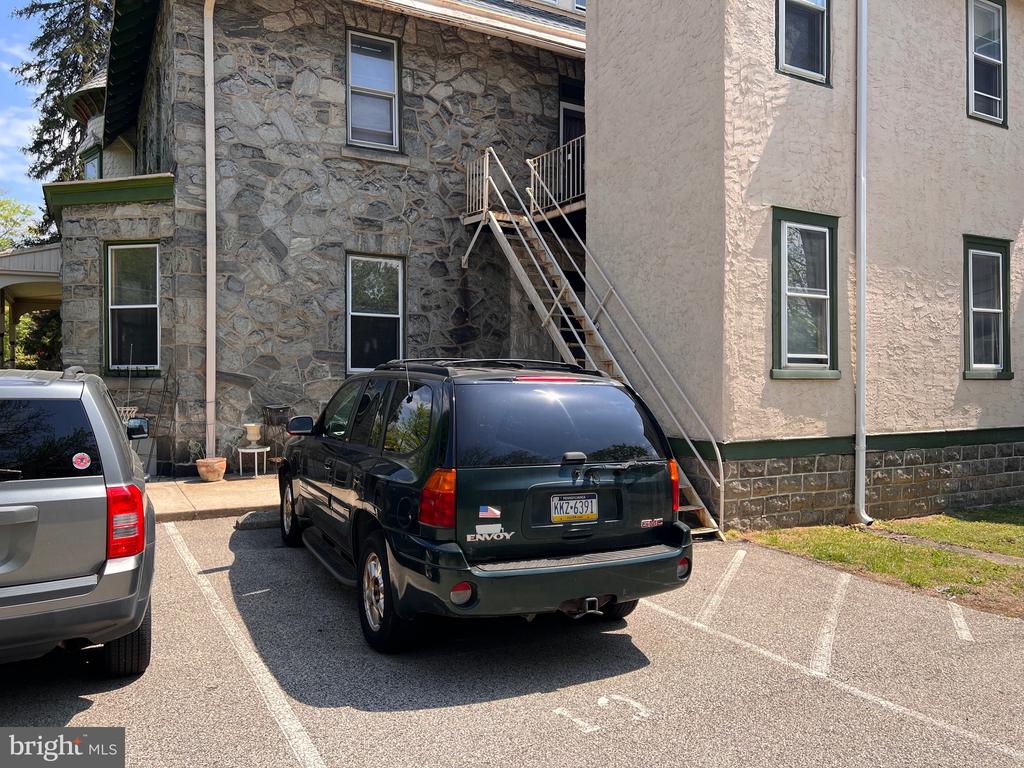 192 N LANSDOWNE AVENUE #B1