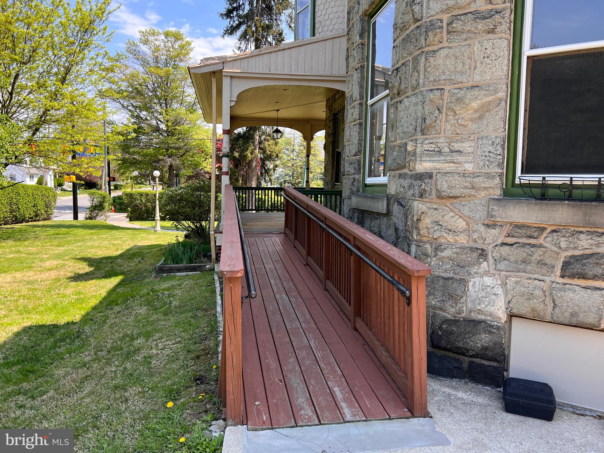 192 N LANSDOWNE AVENUE #B1
