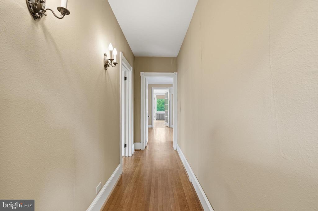 404 OAK LANE