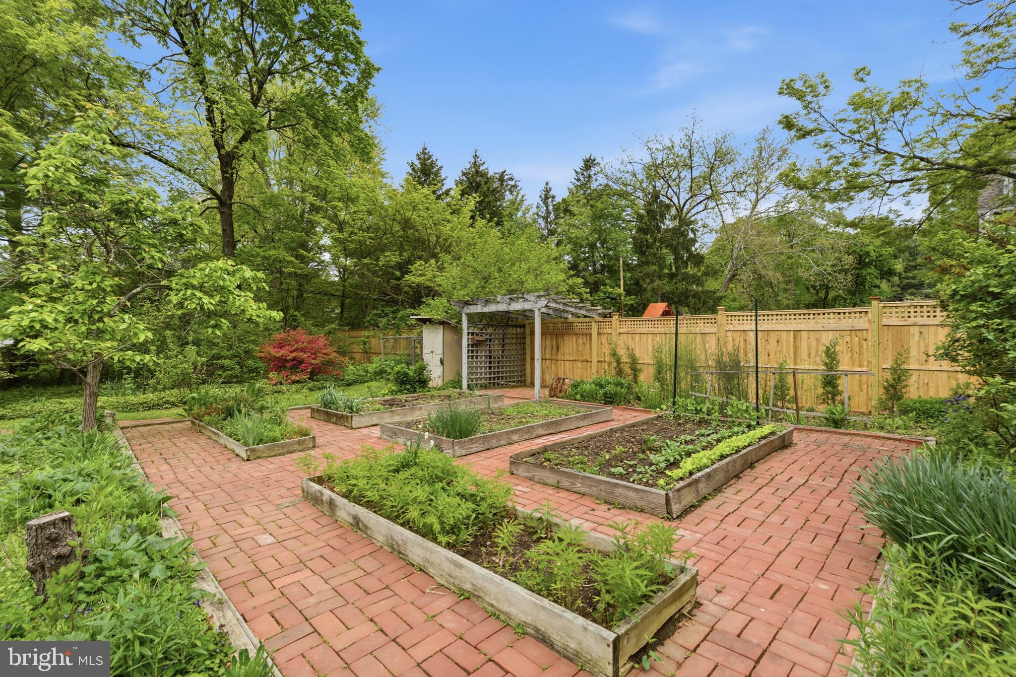 404 OAK LANE