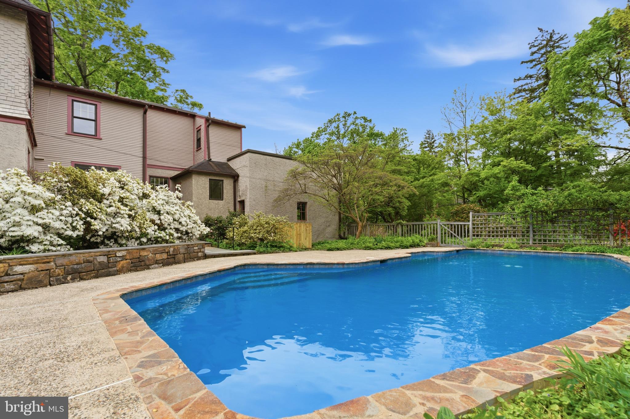 404 OAK LANE