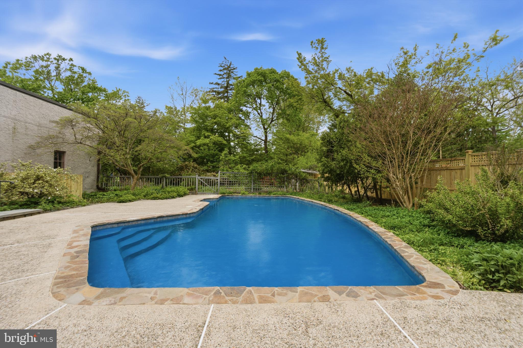 404 OAK LANE