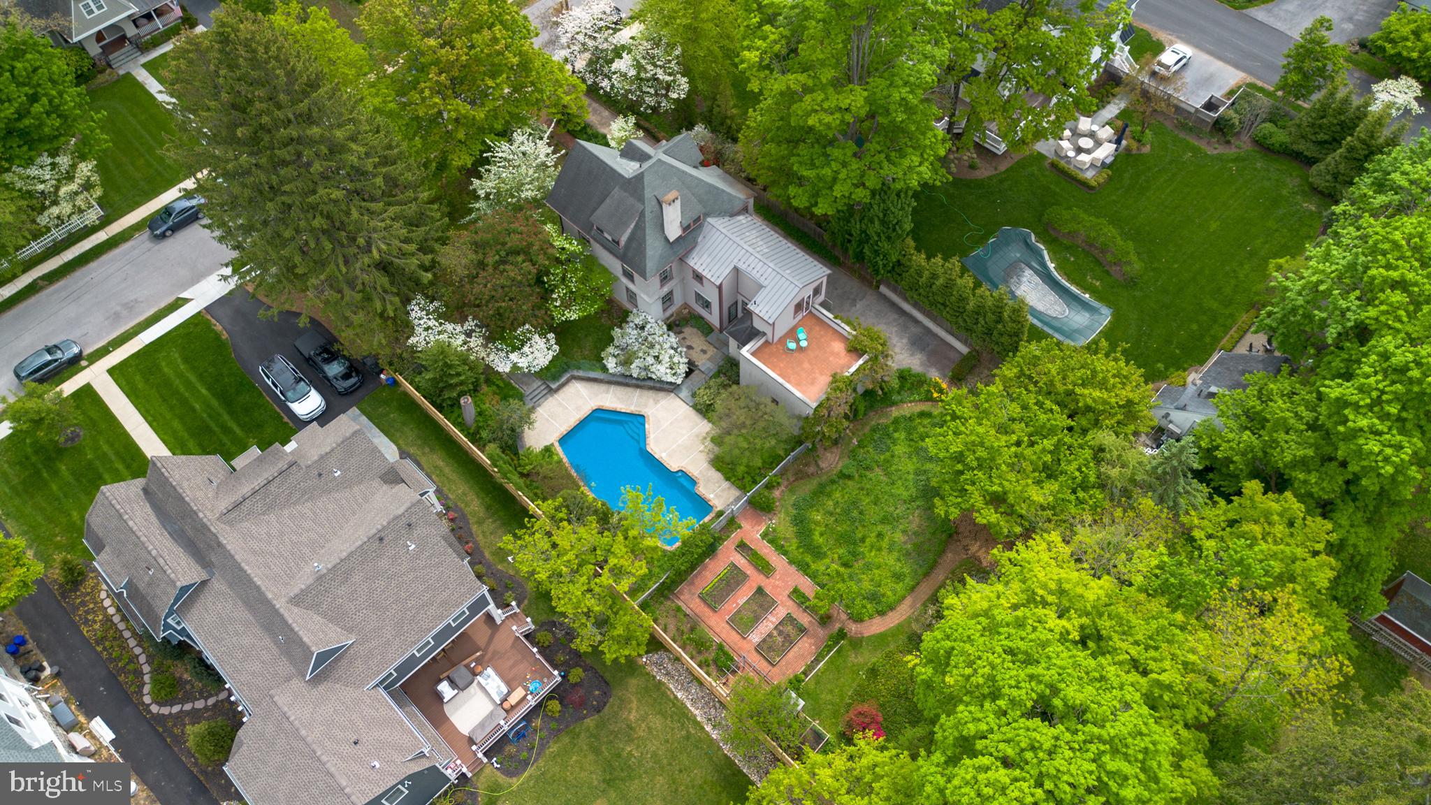 404 OAK LANE