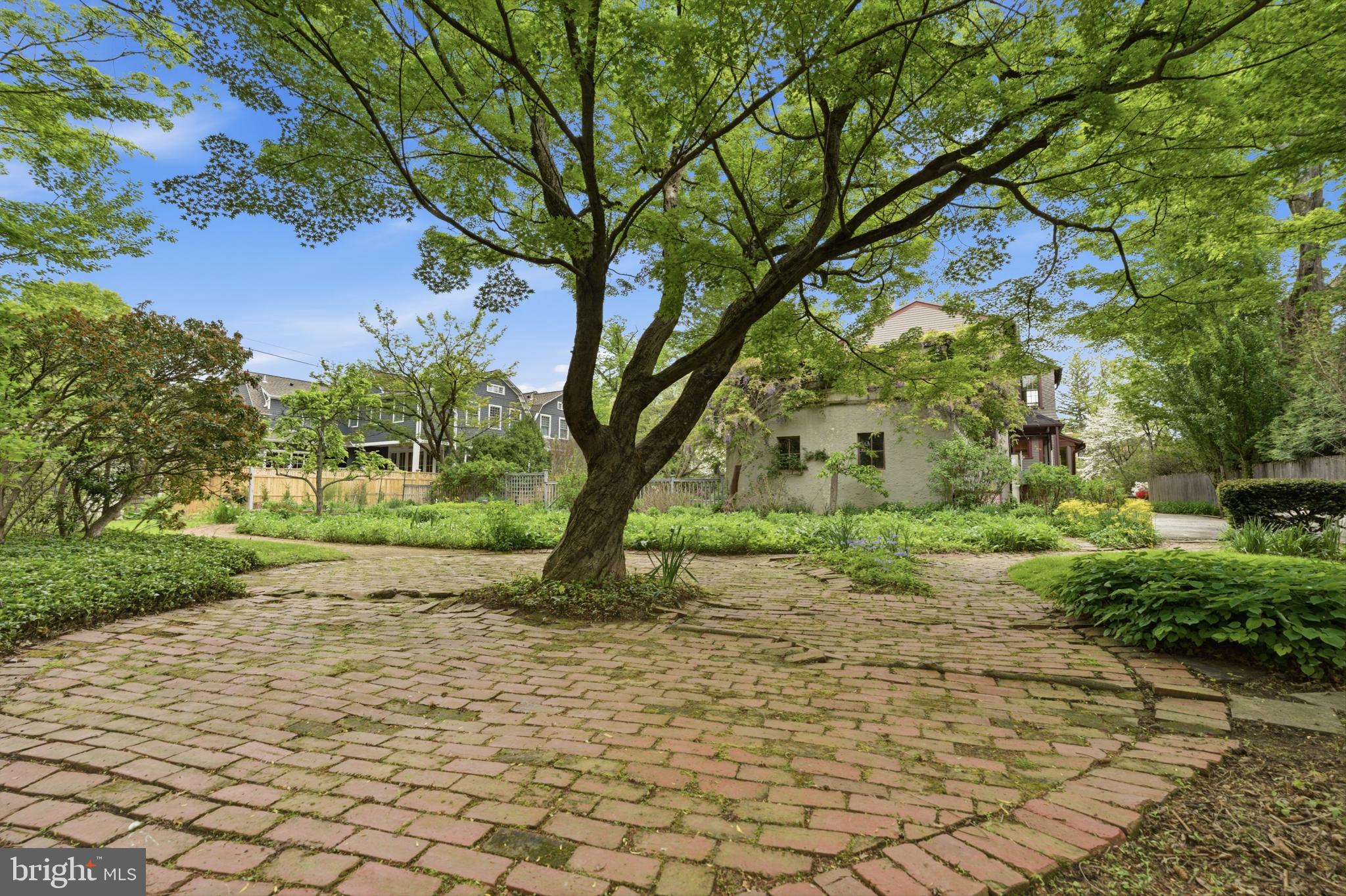 404 OAK LANE