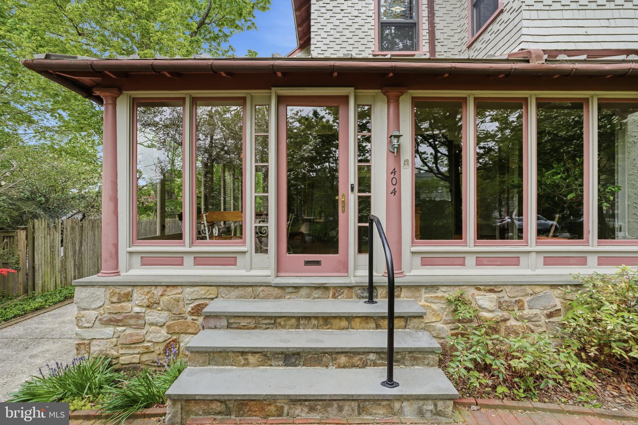 404 OAK LANE