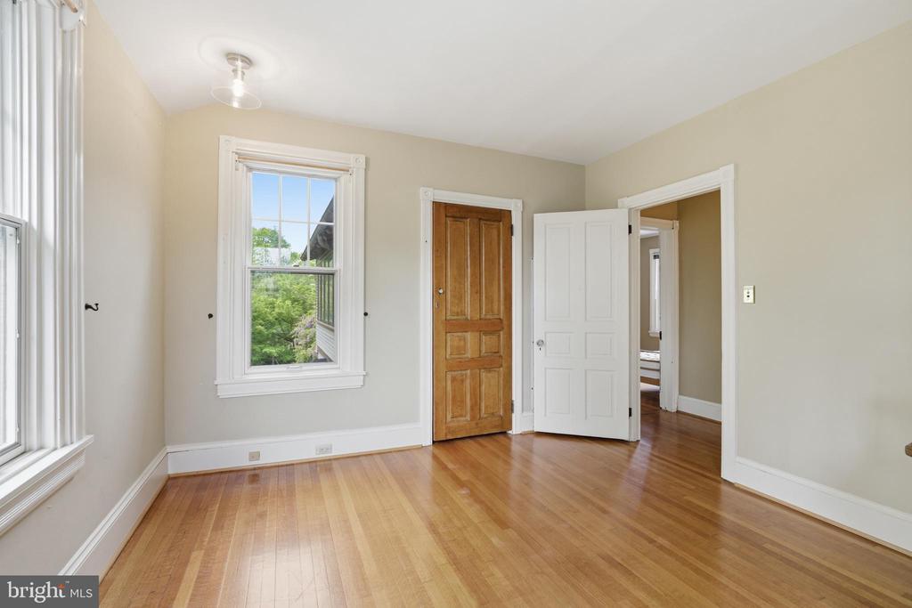 404 OAK LANE