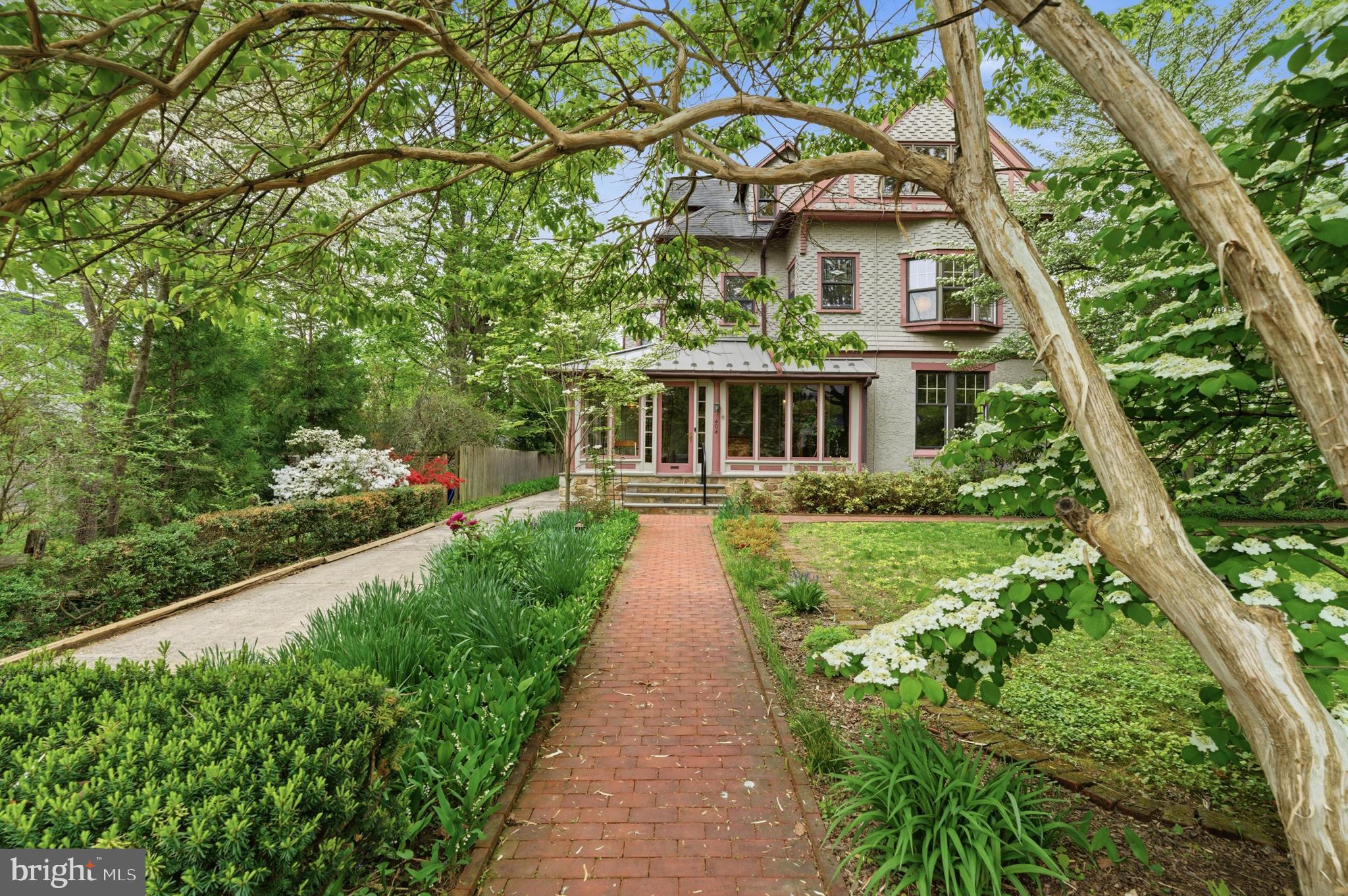 404 OAK LANE