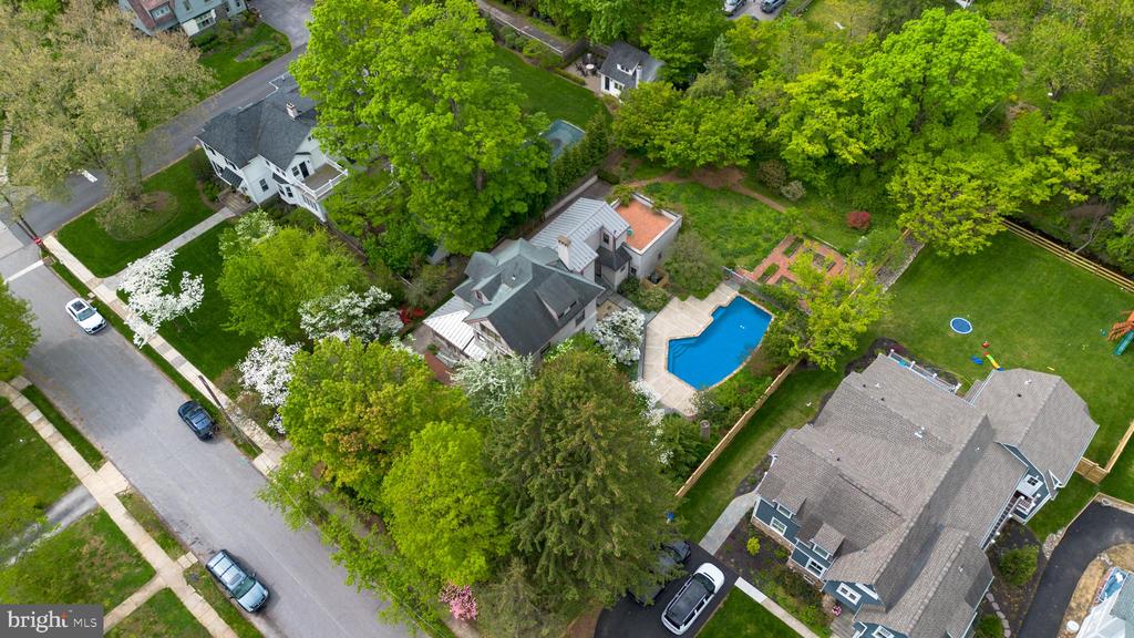 404 OAK LANE