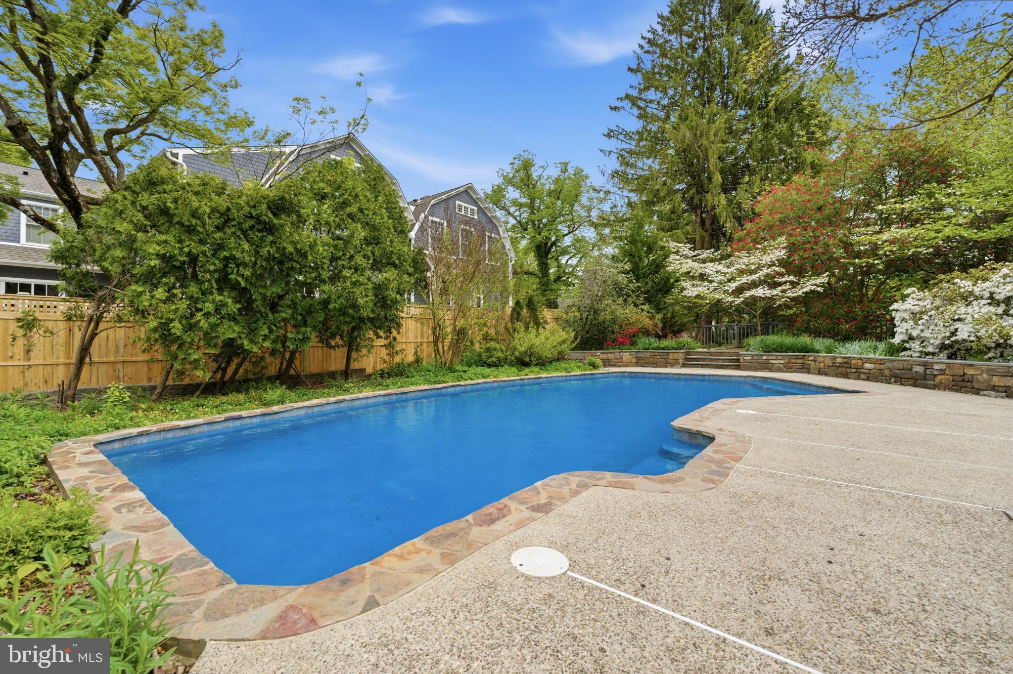 404 OAK LANE