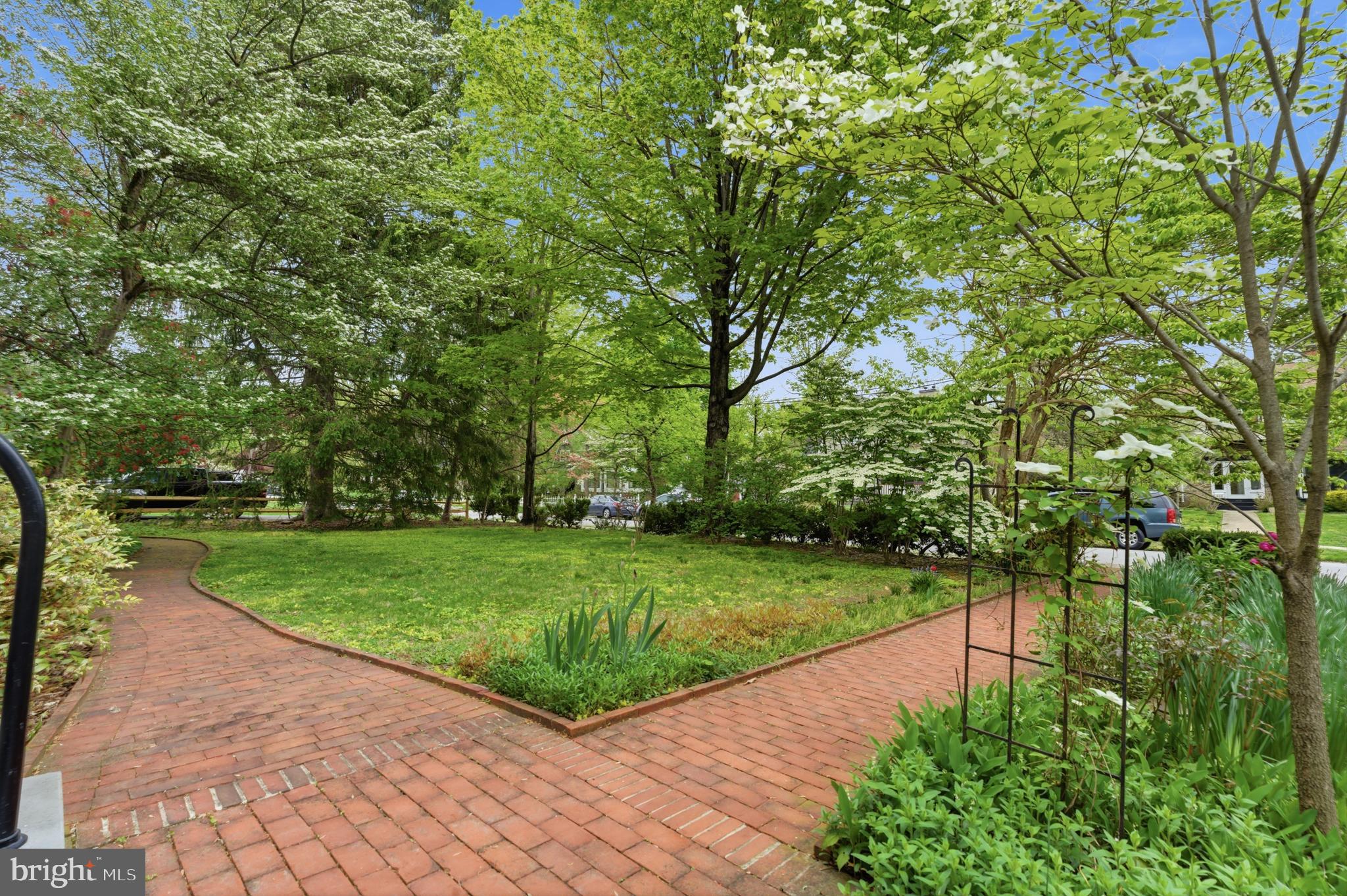 404 OAK LANE