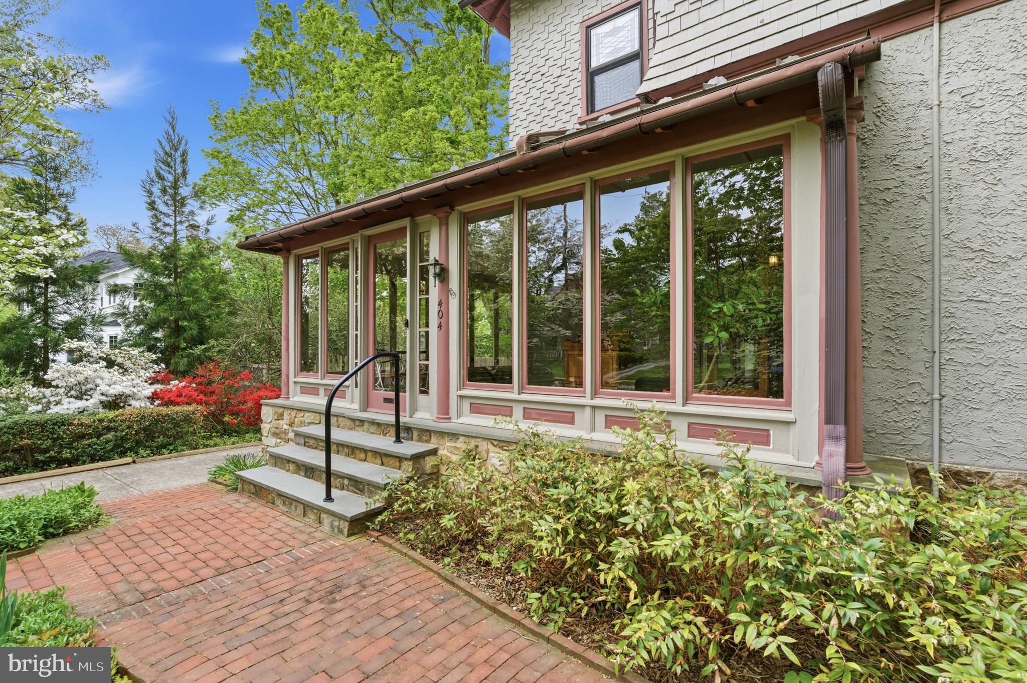 404 OAK LANE