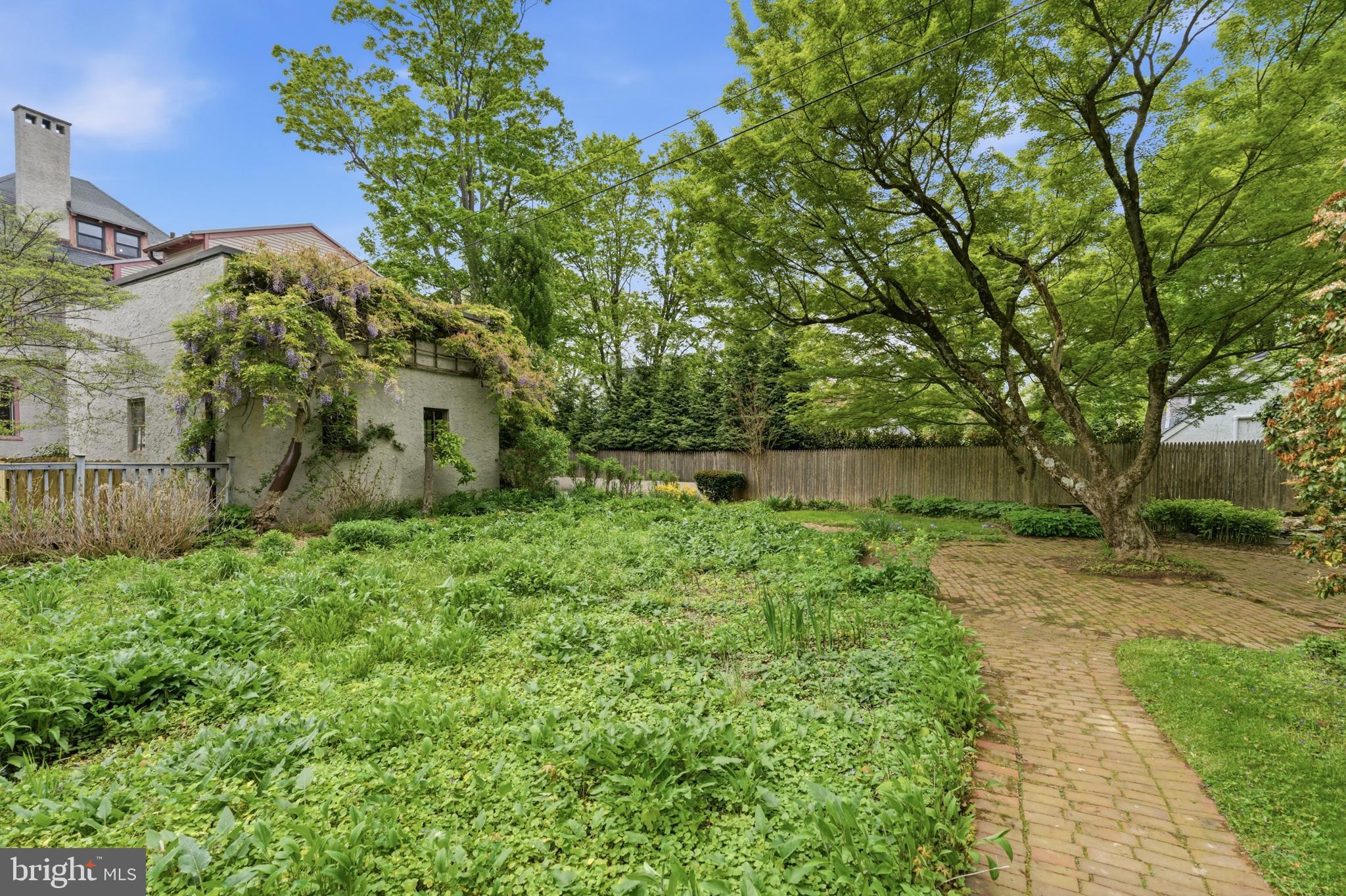 404 OAK LANE