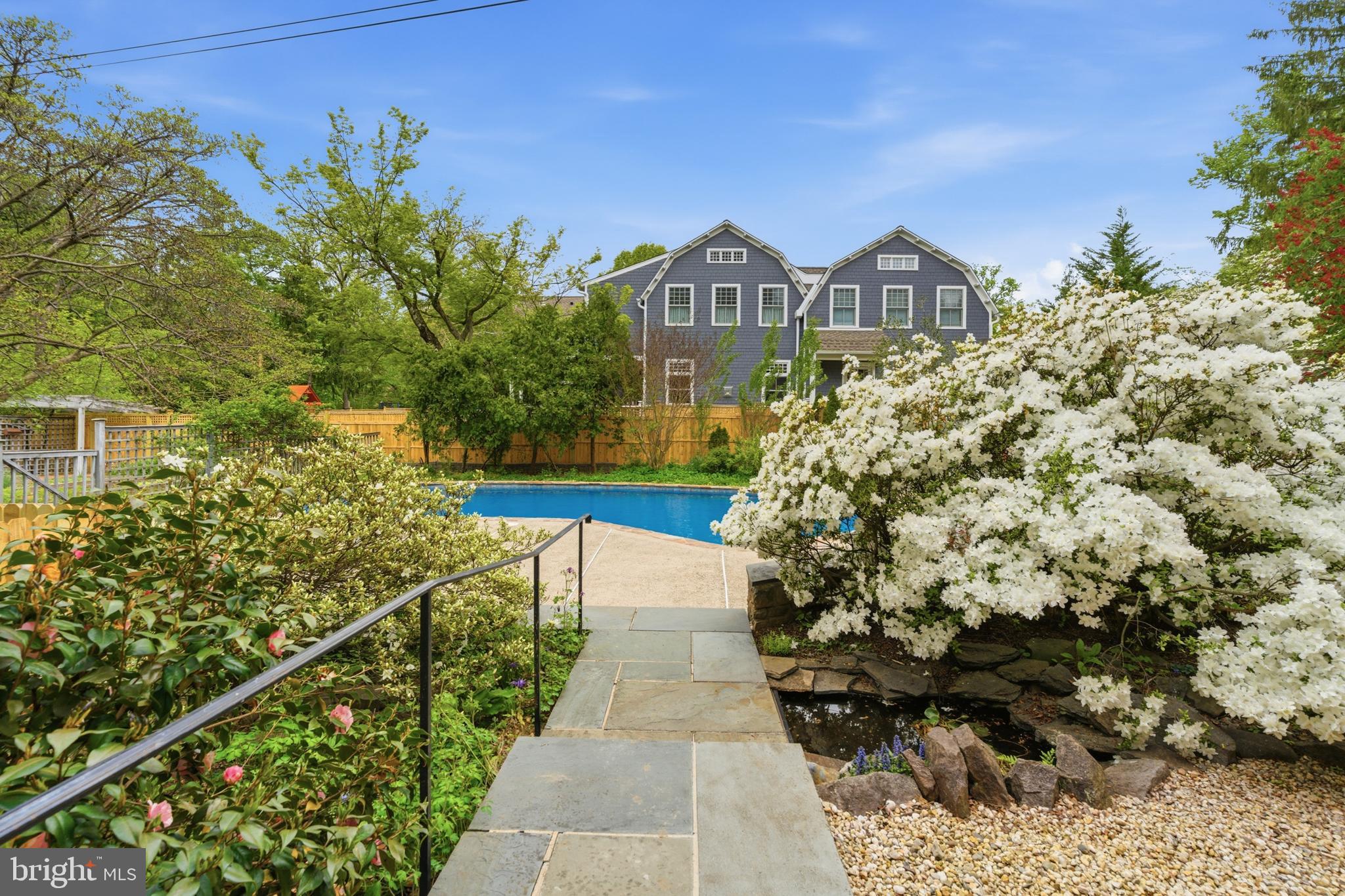 404 OAK LANE