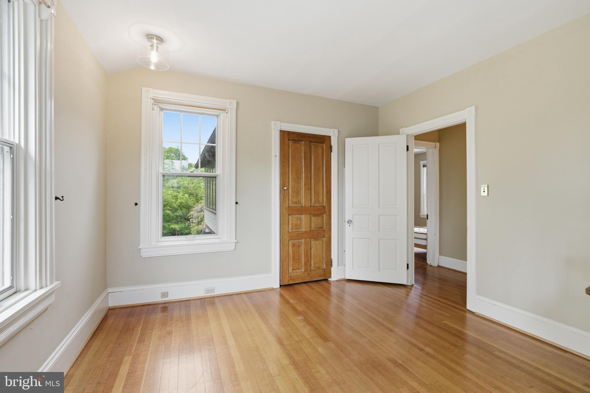 404 OAK LANE