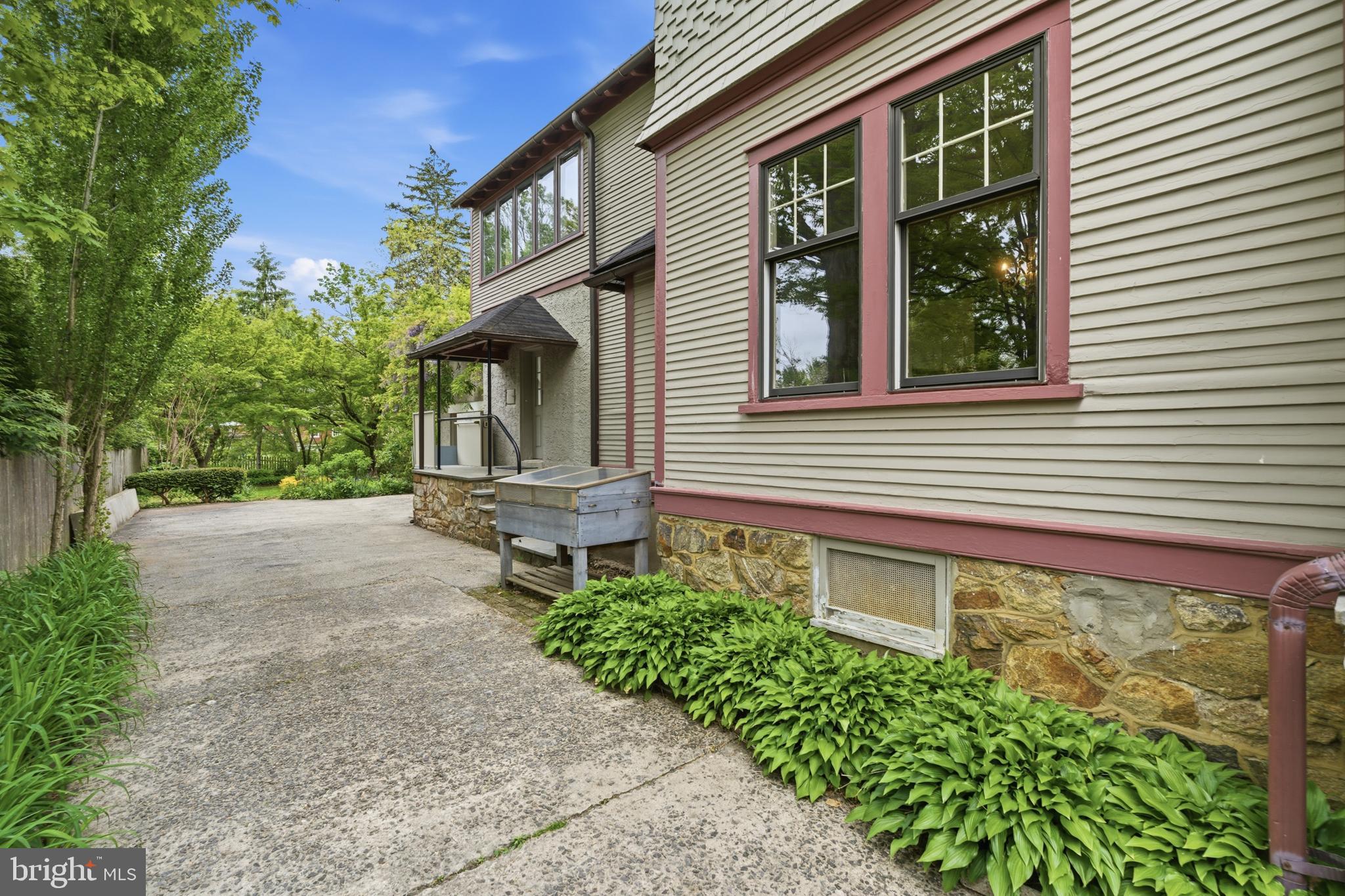404 OAK LANE