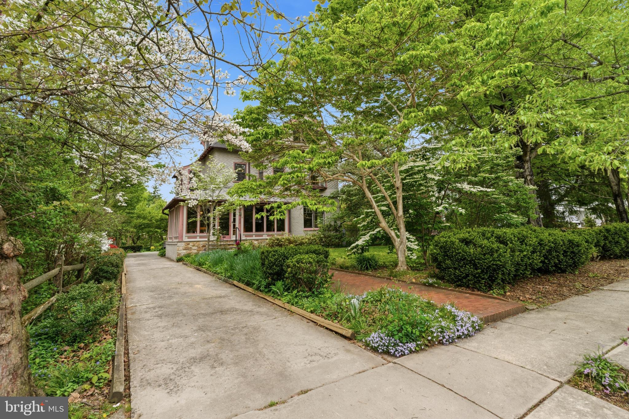 404 OAK LANE