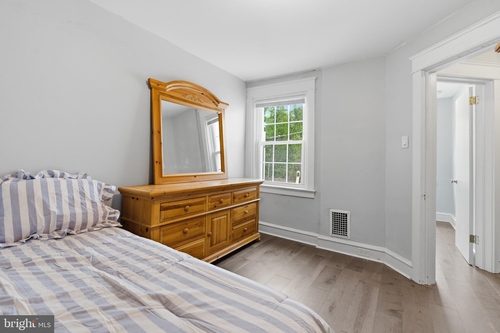 1423 LAWRENCE ROAD