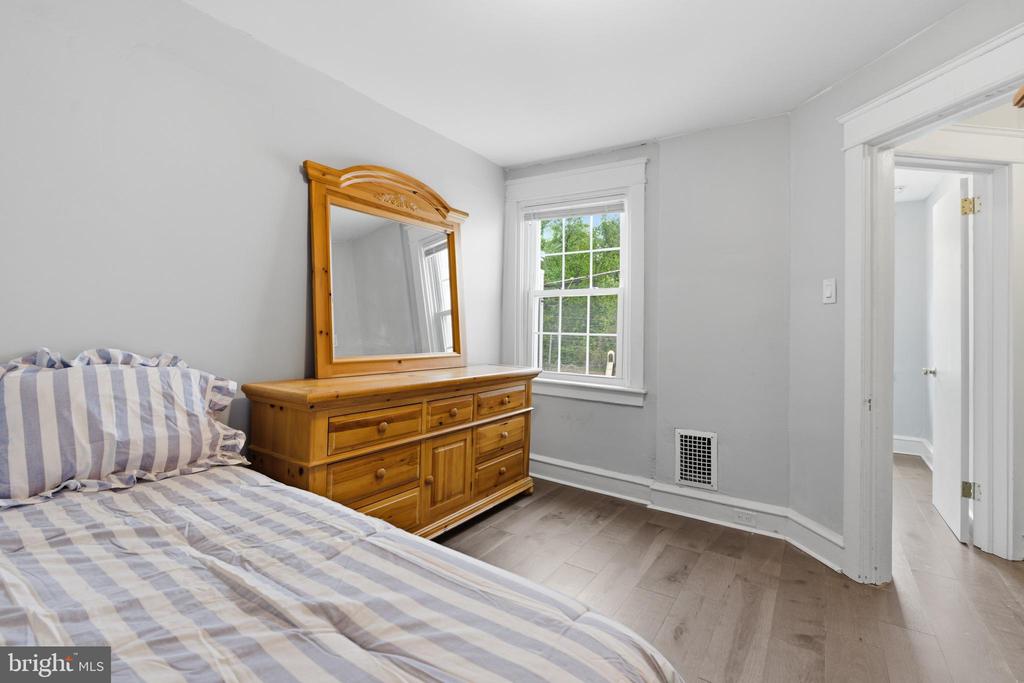 1423 LAWRENCE ROAD