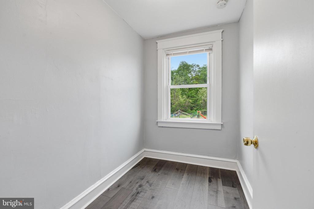 1423 LAWRENCE ROAD
