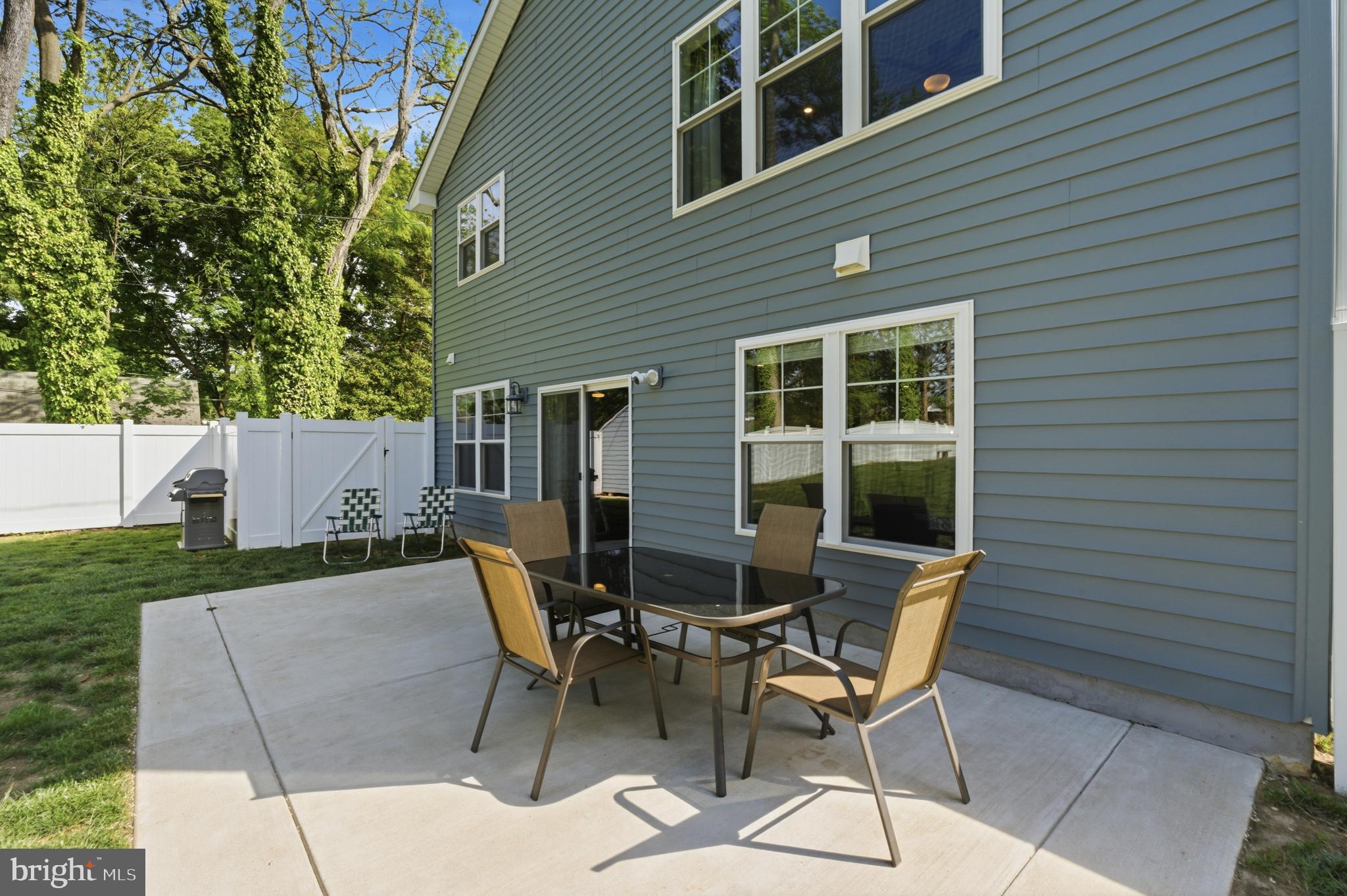732 OAK WAY