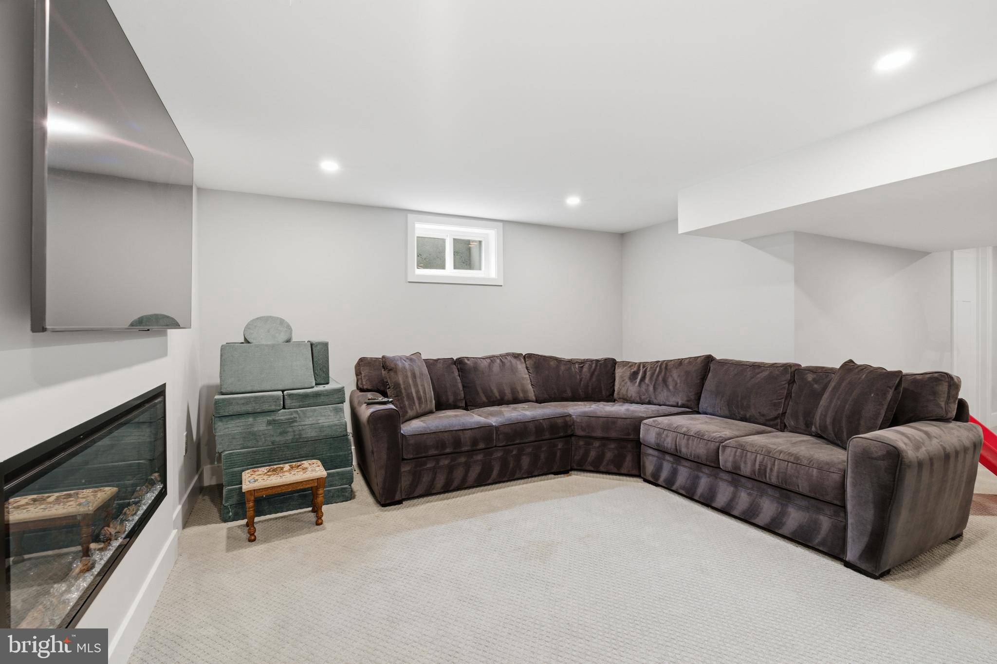 732 OAK WAY