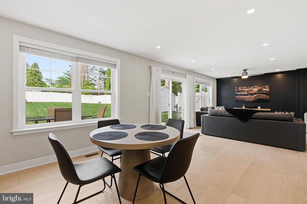 732 OAK WAY