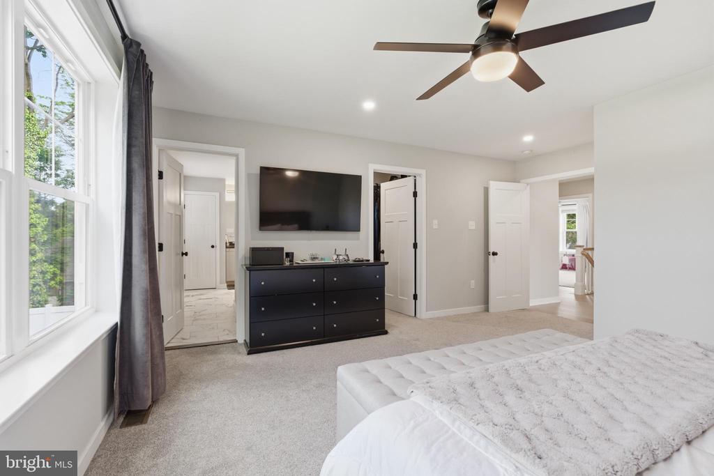 732 OAK WAY