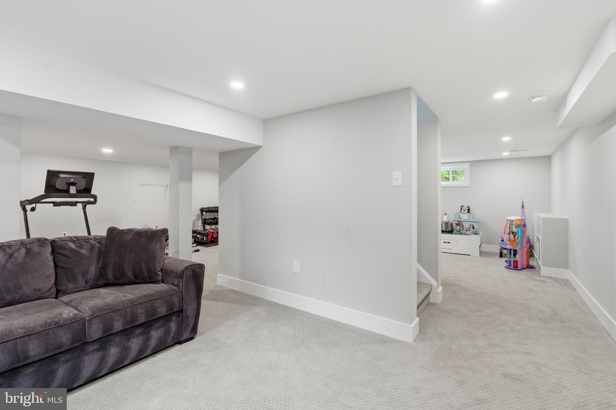 732 OAK WAY