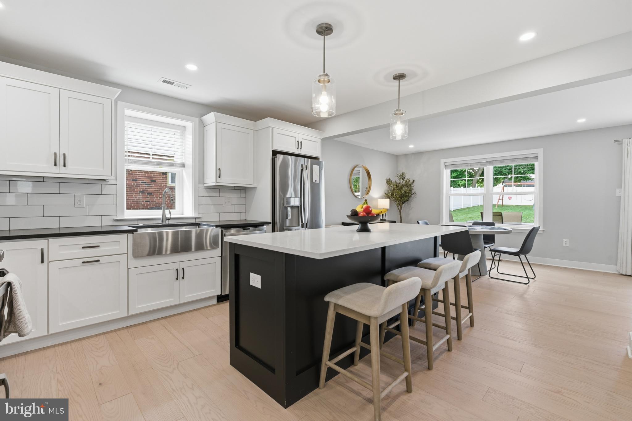 732 OAK WAY