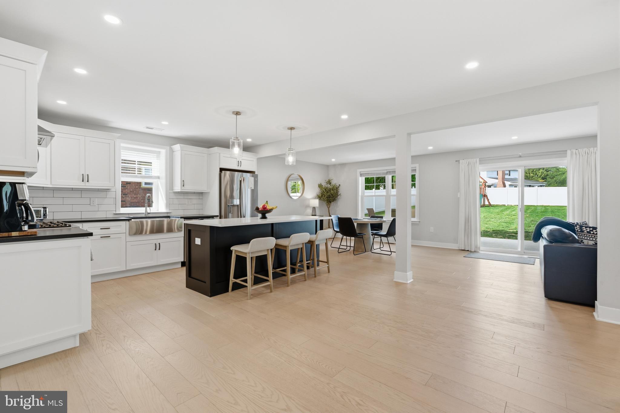 732 OAK WAY