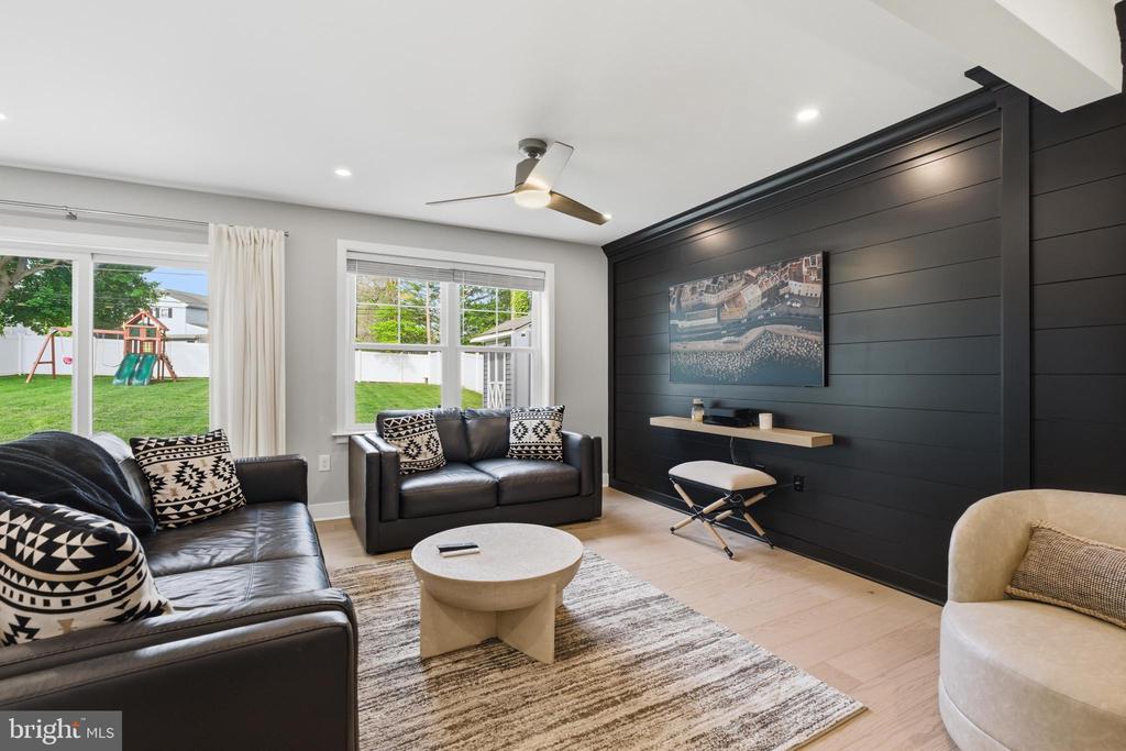 732 OAK WAY