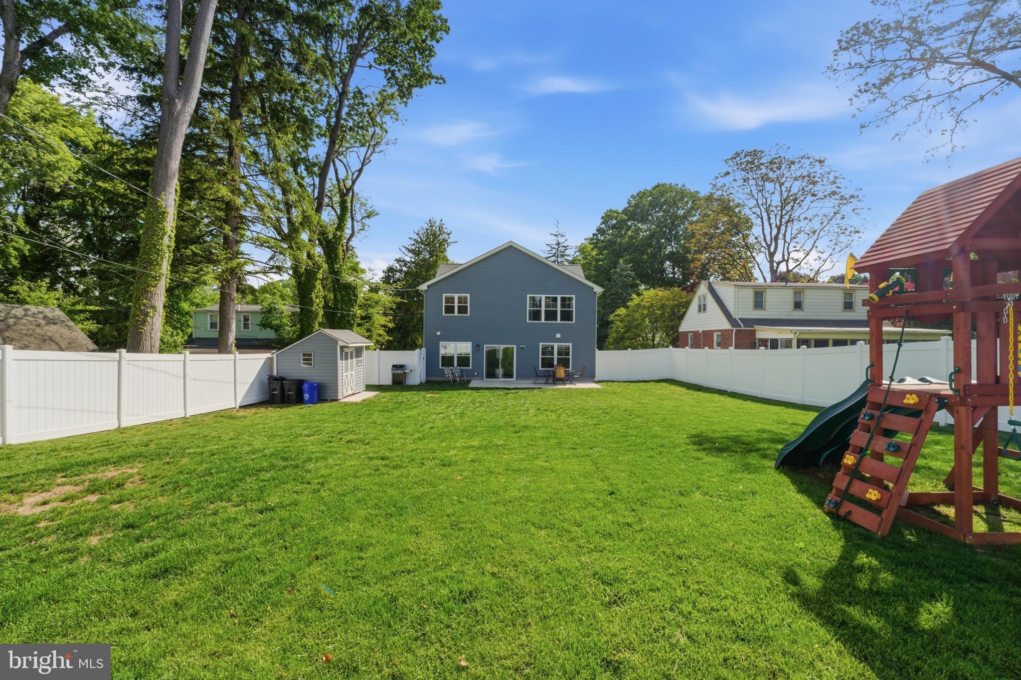 732 OAK WAY