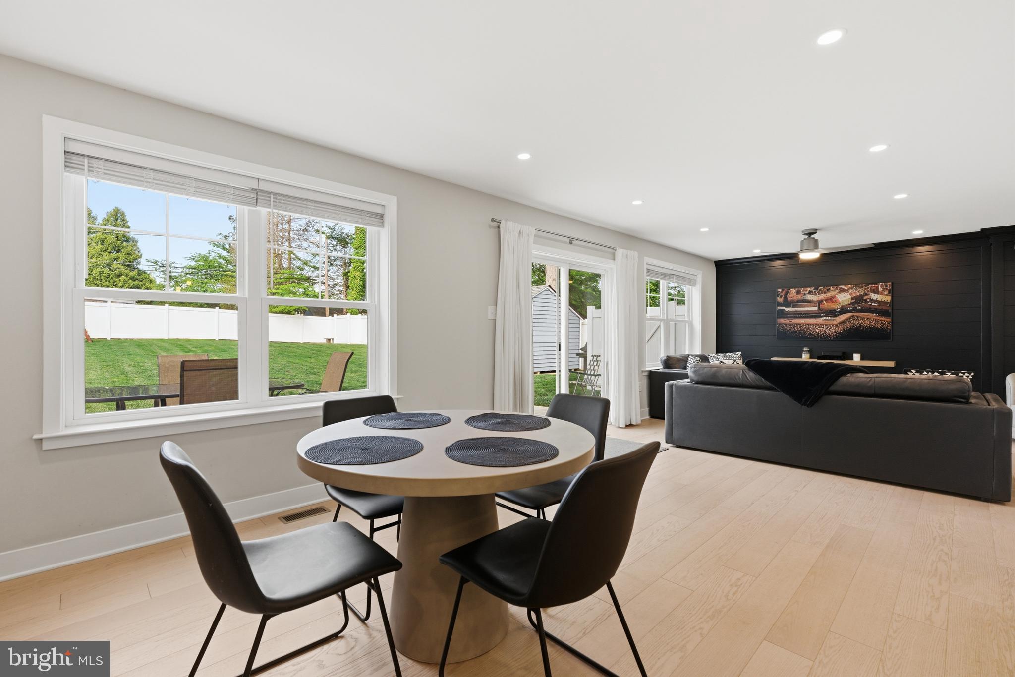 732 OAK WAY