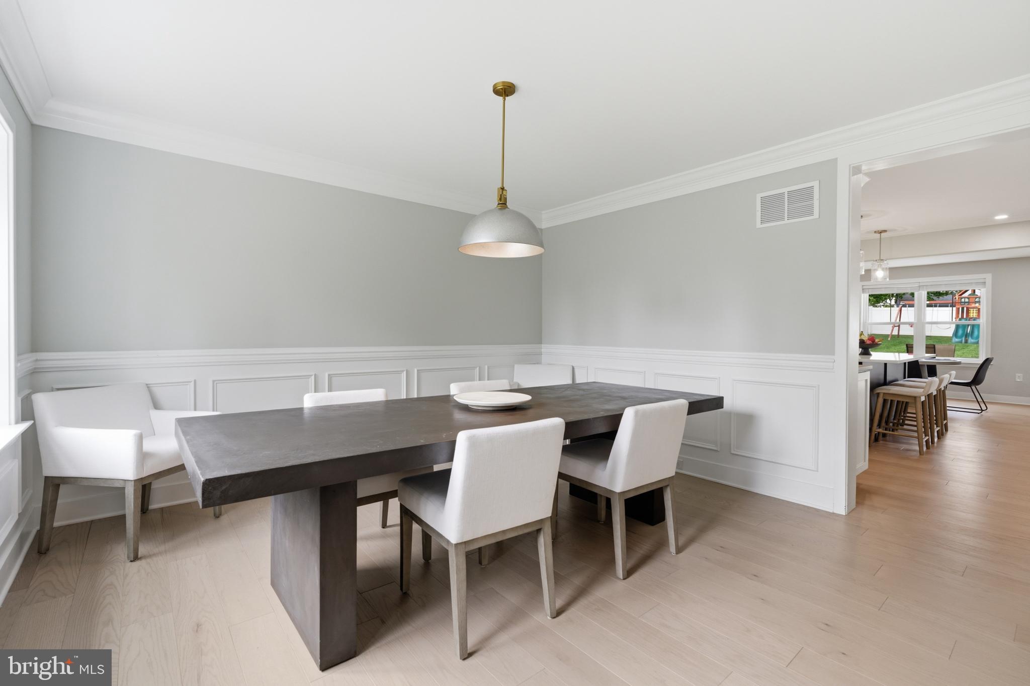 732 OAK WAY