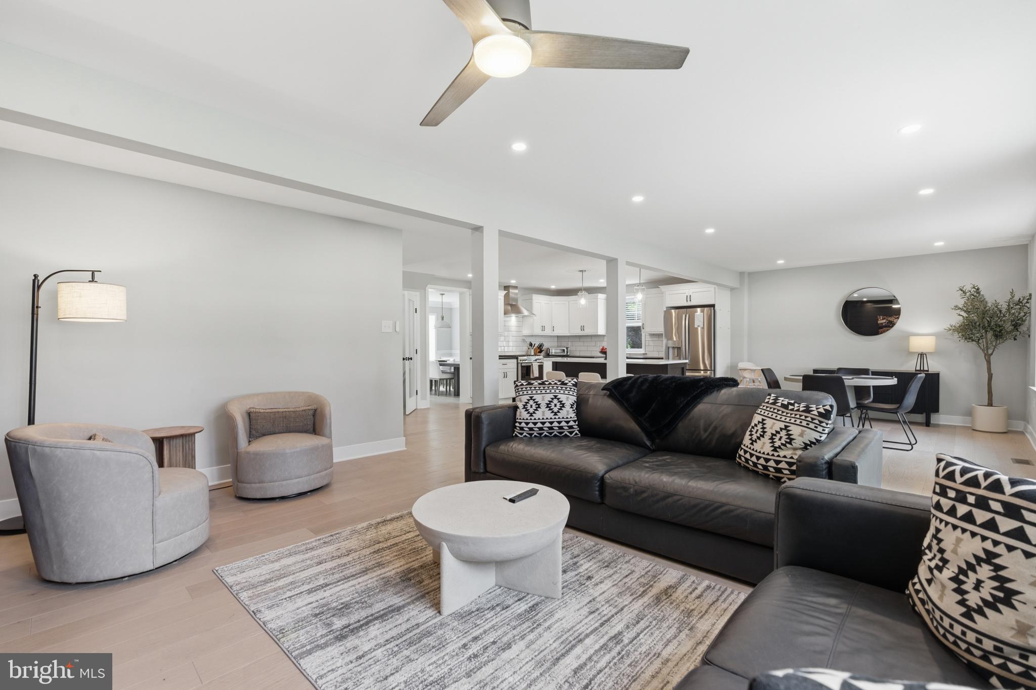 732 OAK WAY