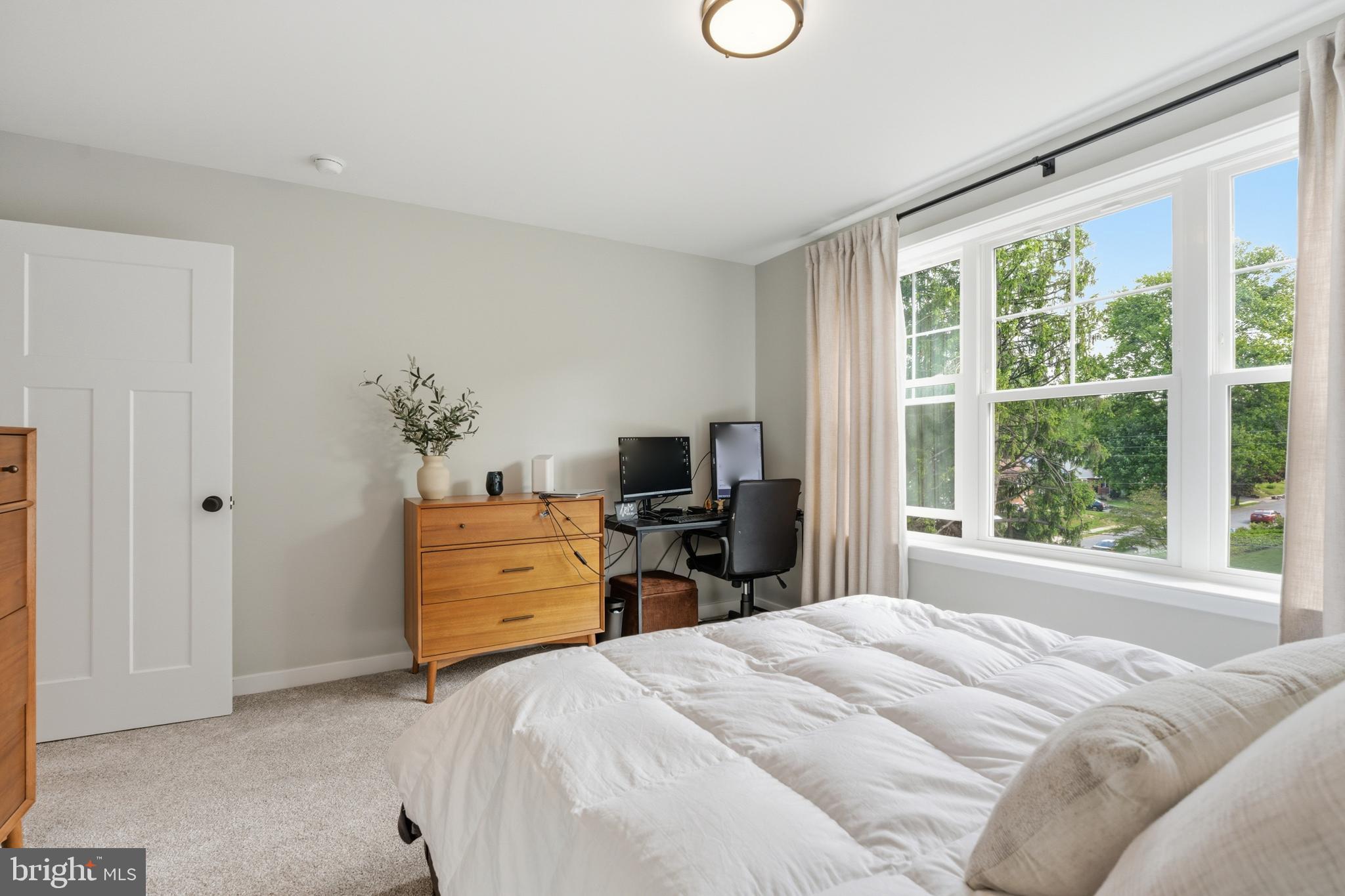 732 OAK WAY