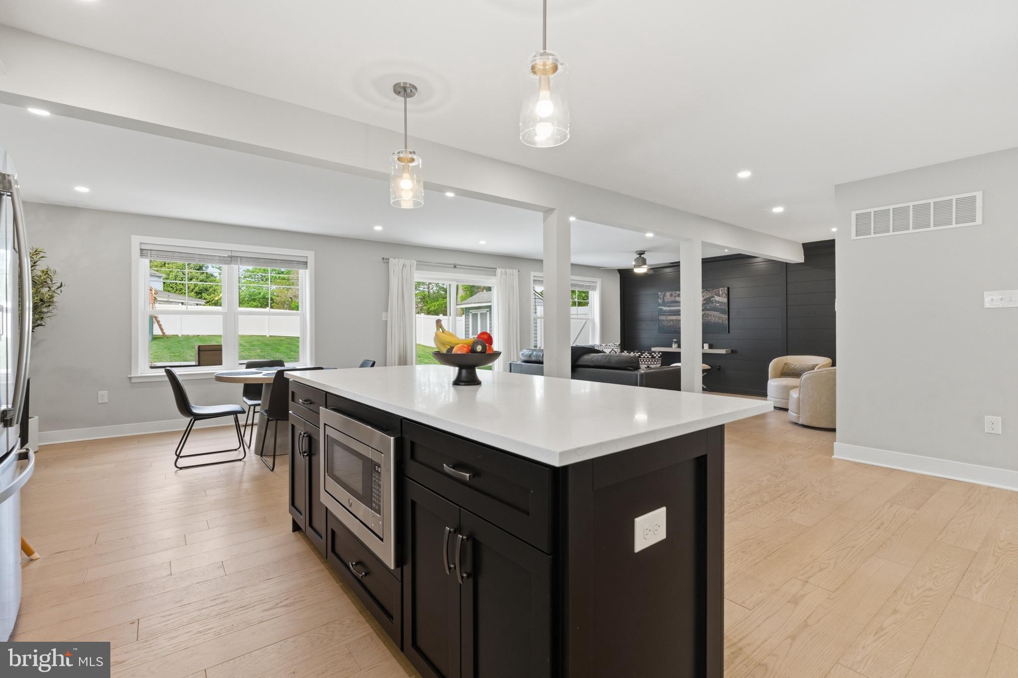 732 OAK WAY