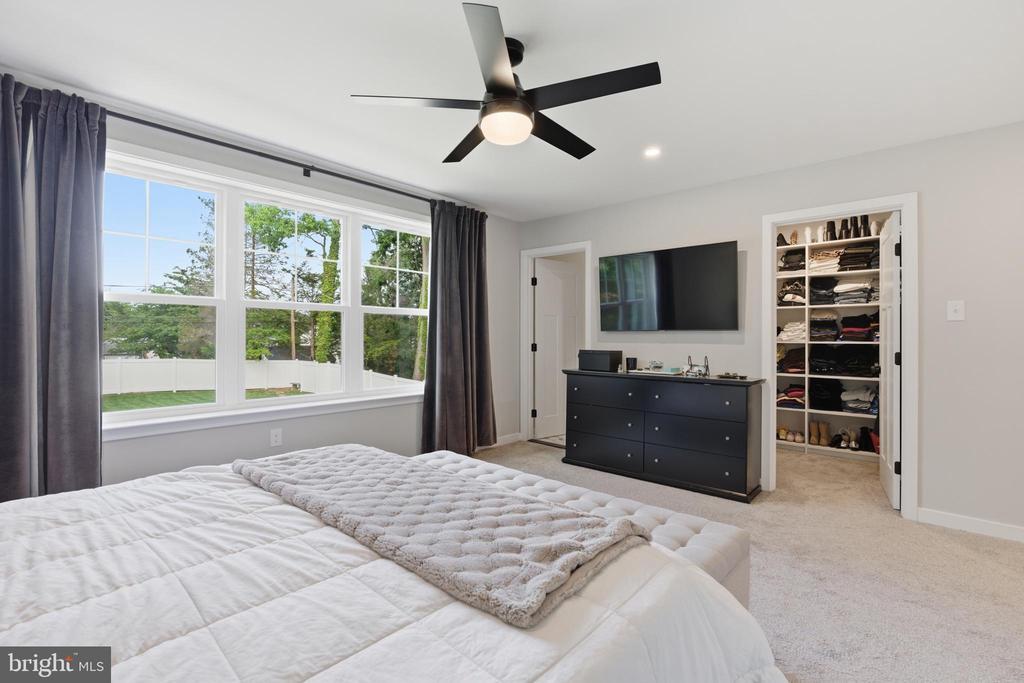 732 OAK WAY