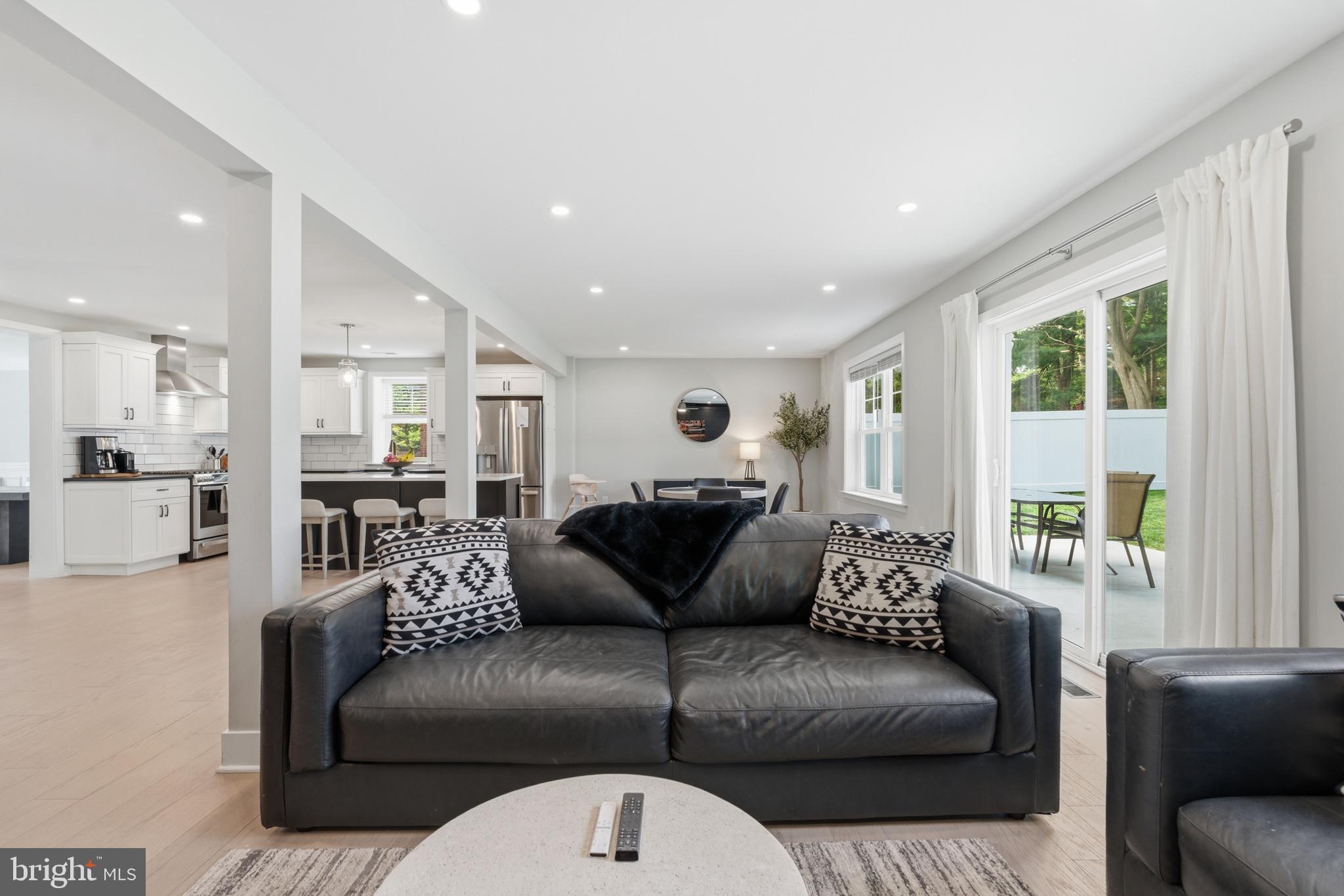 732 OAK WAY