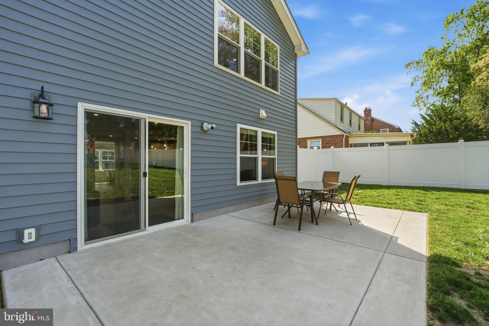 732 OAK WAY