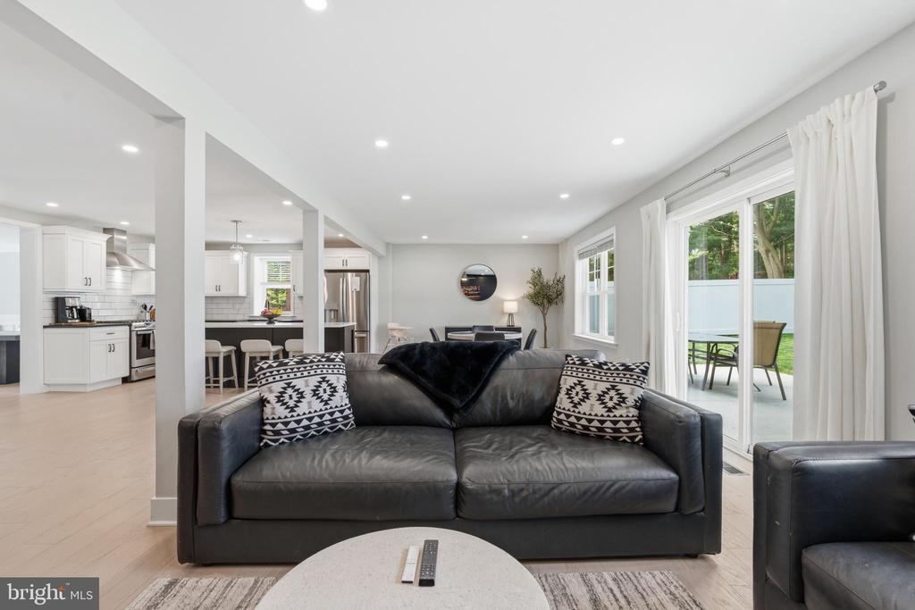 732 OAK WAY