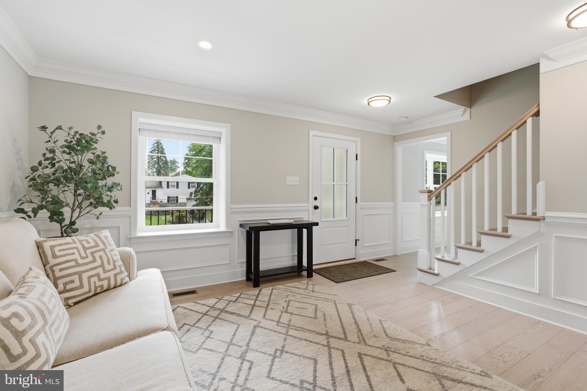 732 OAK WAY