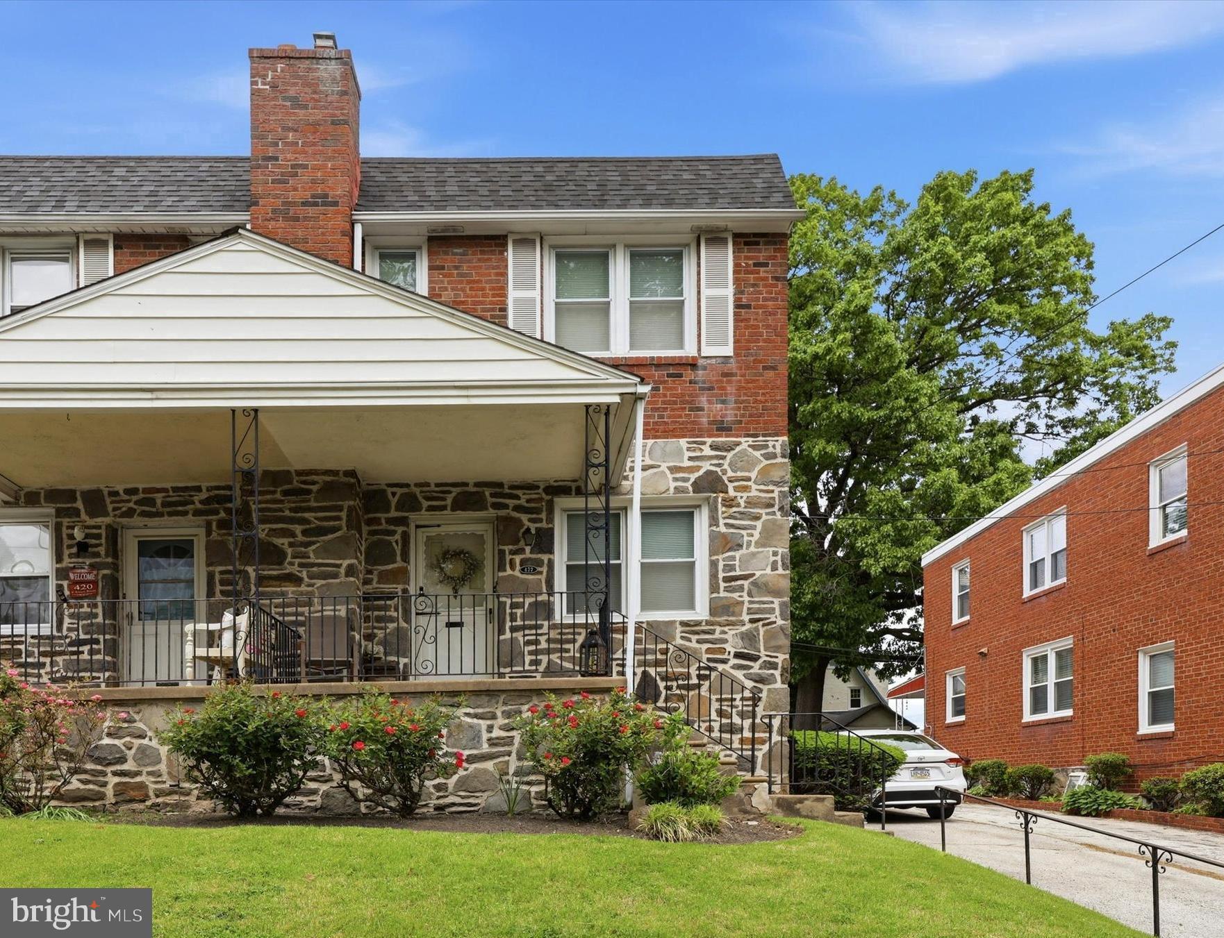 422 E EAGLE ROAD