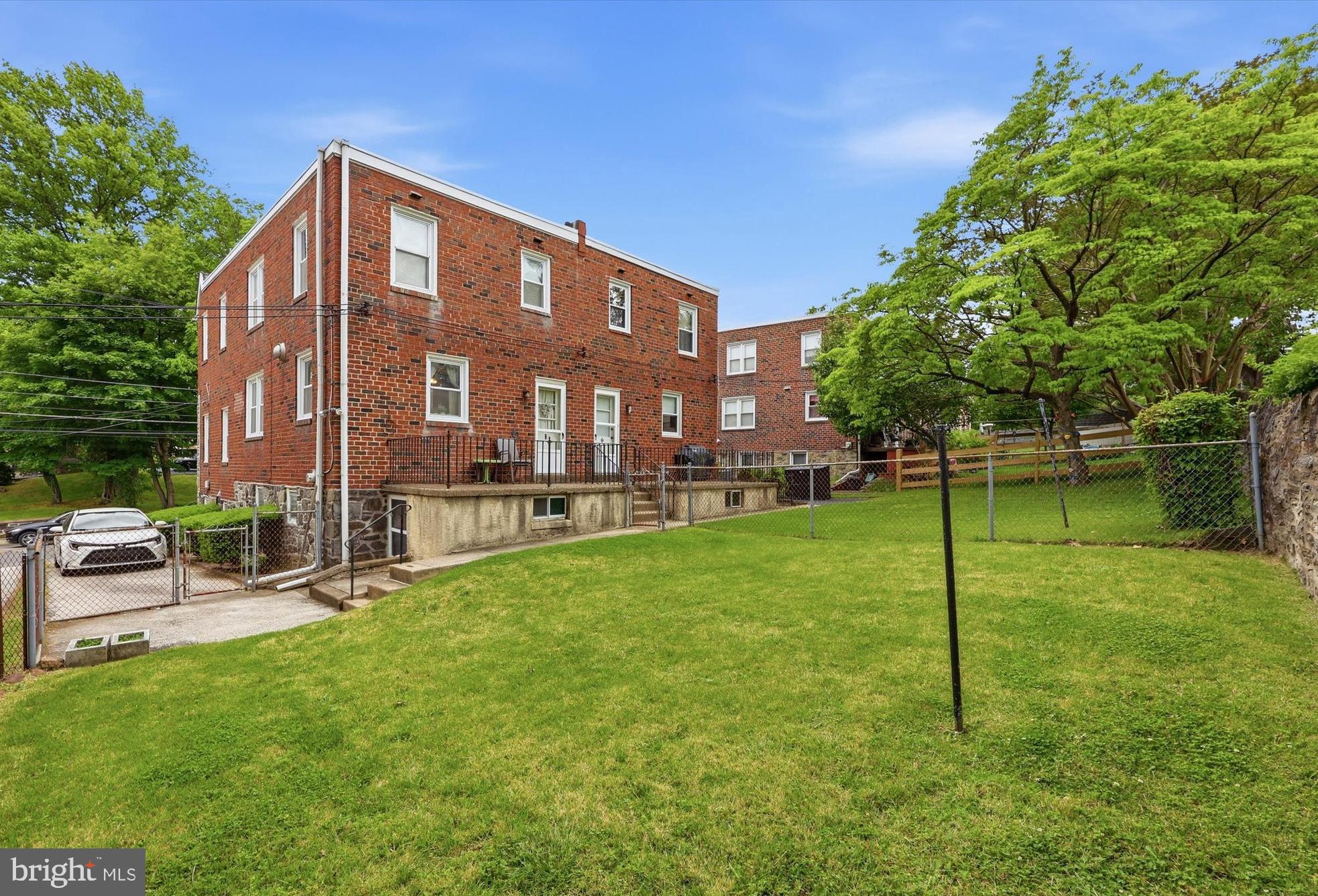 422 E EAGLE ROAD