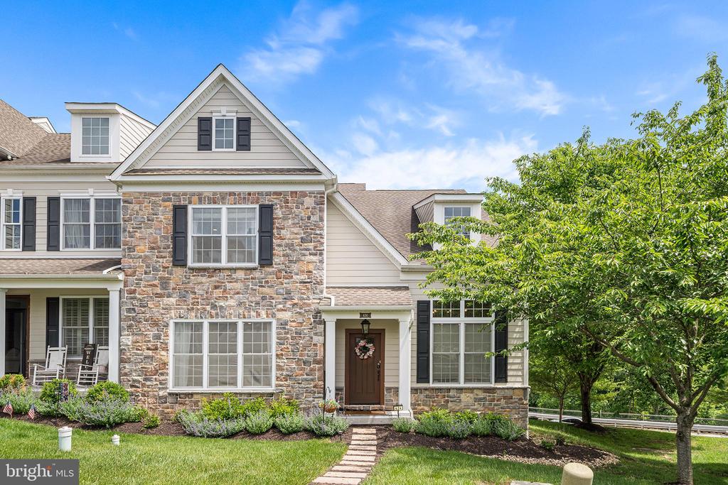424 RAVENSCLIFF DRIVE