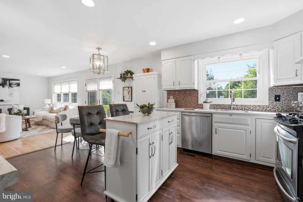 305 SAINT ANDREWS DRIVE