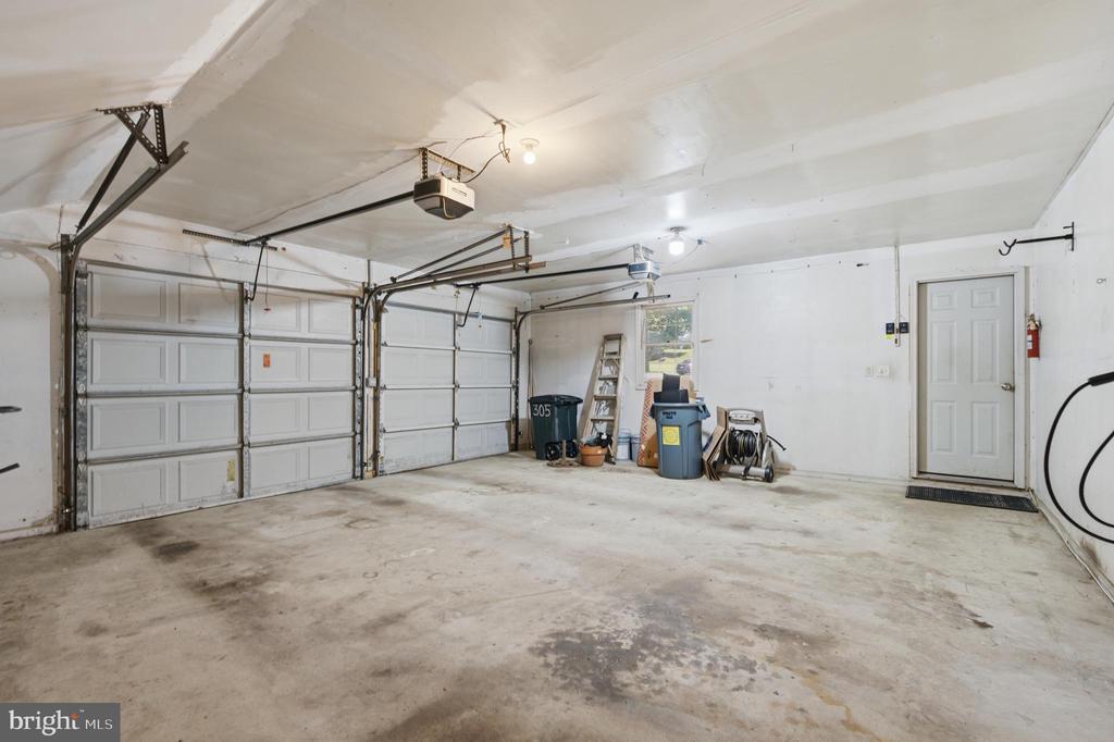 305 SAINT ANDREWS DRIVE