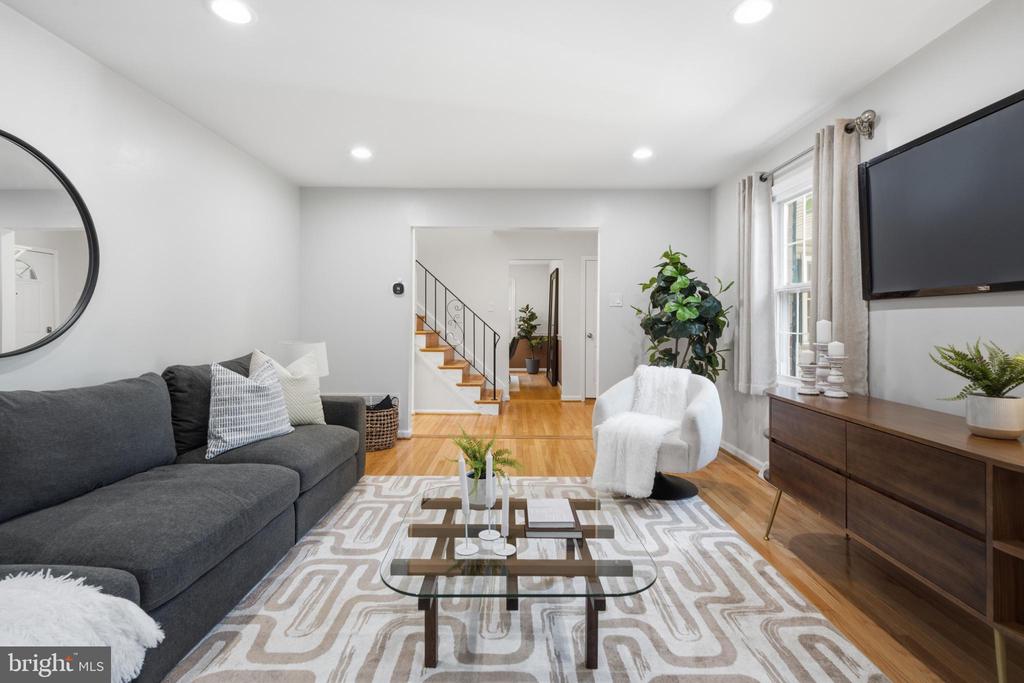 305 SAINT ANDREWS DRIVE