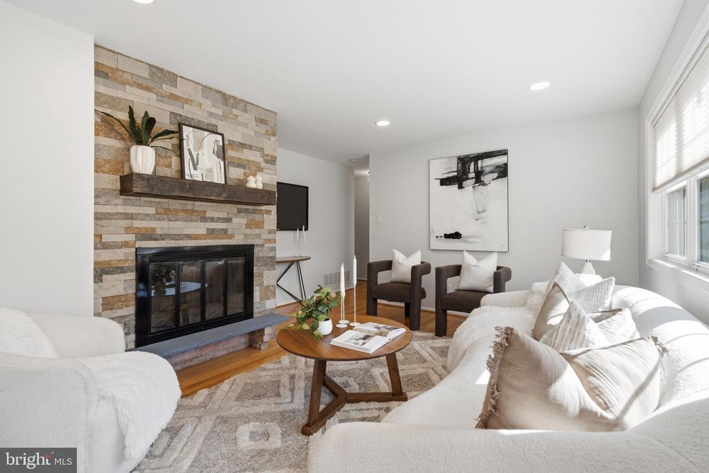 305 SAINT ANDREWS DRIVE
